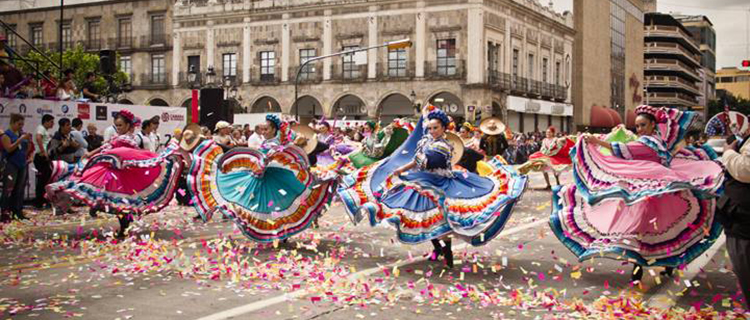 Desfile dominical del mariachi en Guadalajara
